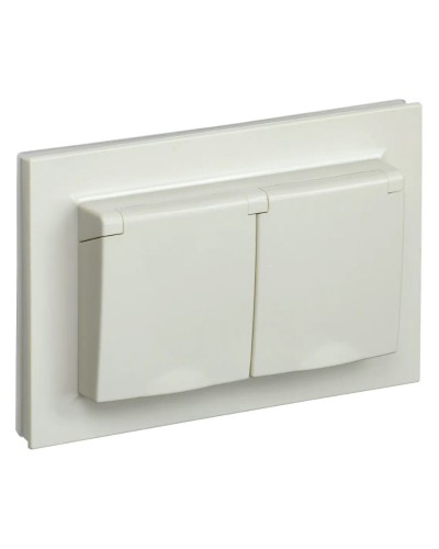 Розетка 2-местная с з/к РСбш12-3-44-БрКр бежевый BRITE (BR-R26-16-44-K10-F). Розетка с заземлением с защитными шторками и крышкой в сборе. IEK в Кемерово